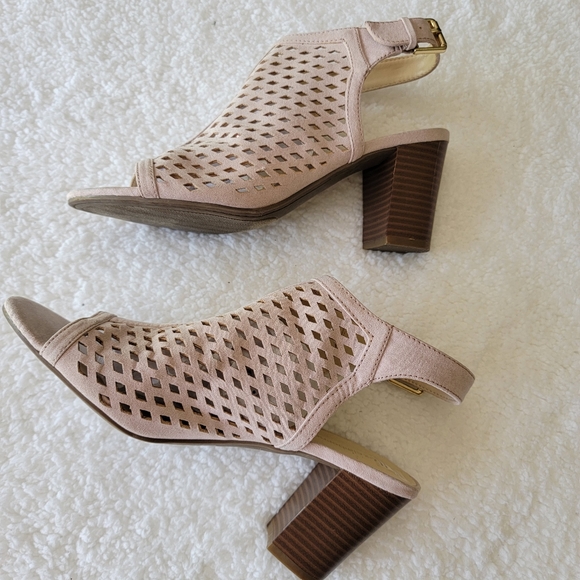 Liz Claiborne Cream Koala Peep Toe Heeled Sandal - Picture 5 of 11